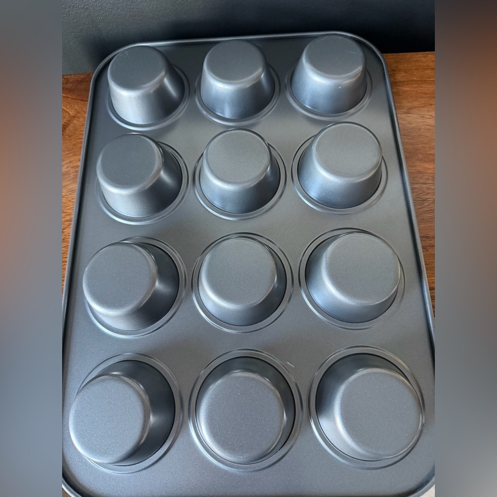 Calphalon Nonstick Muffin Pan - Picture 3 of 3